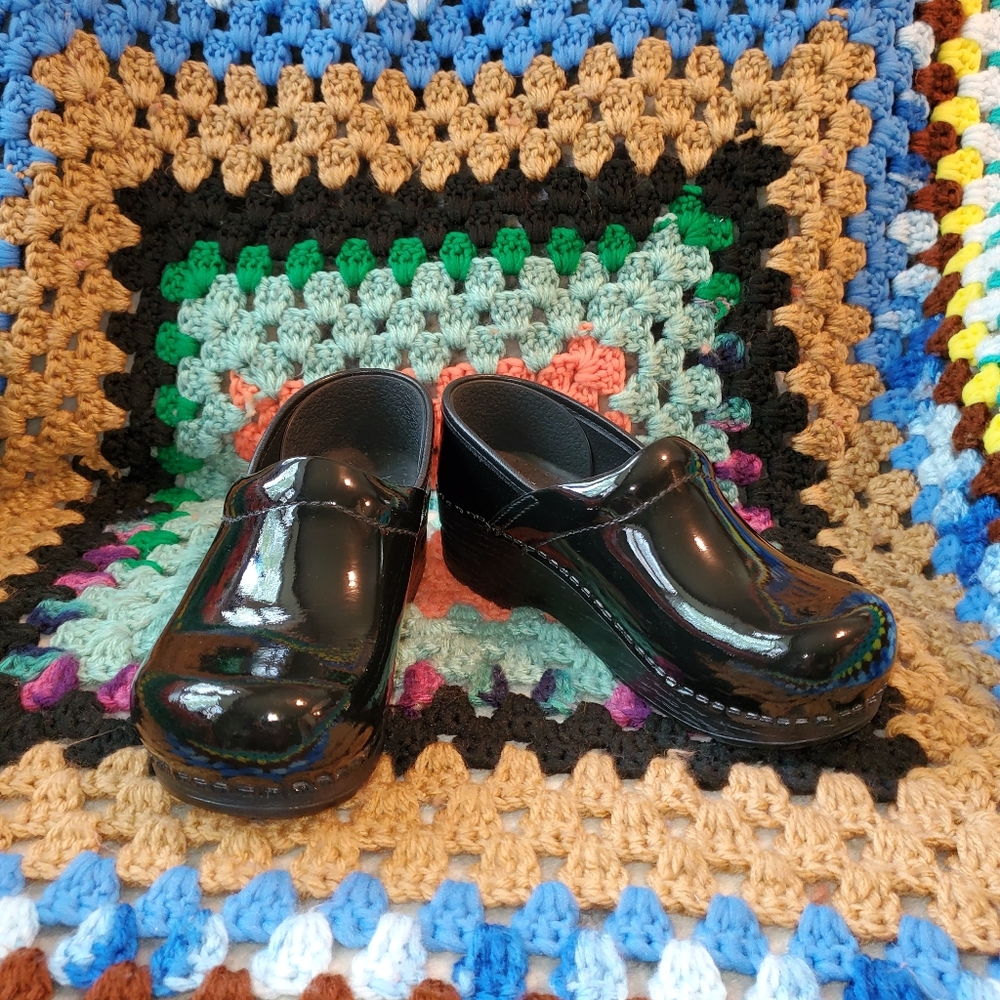 Dansko black patent shoes size 33 never worn